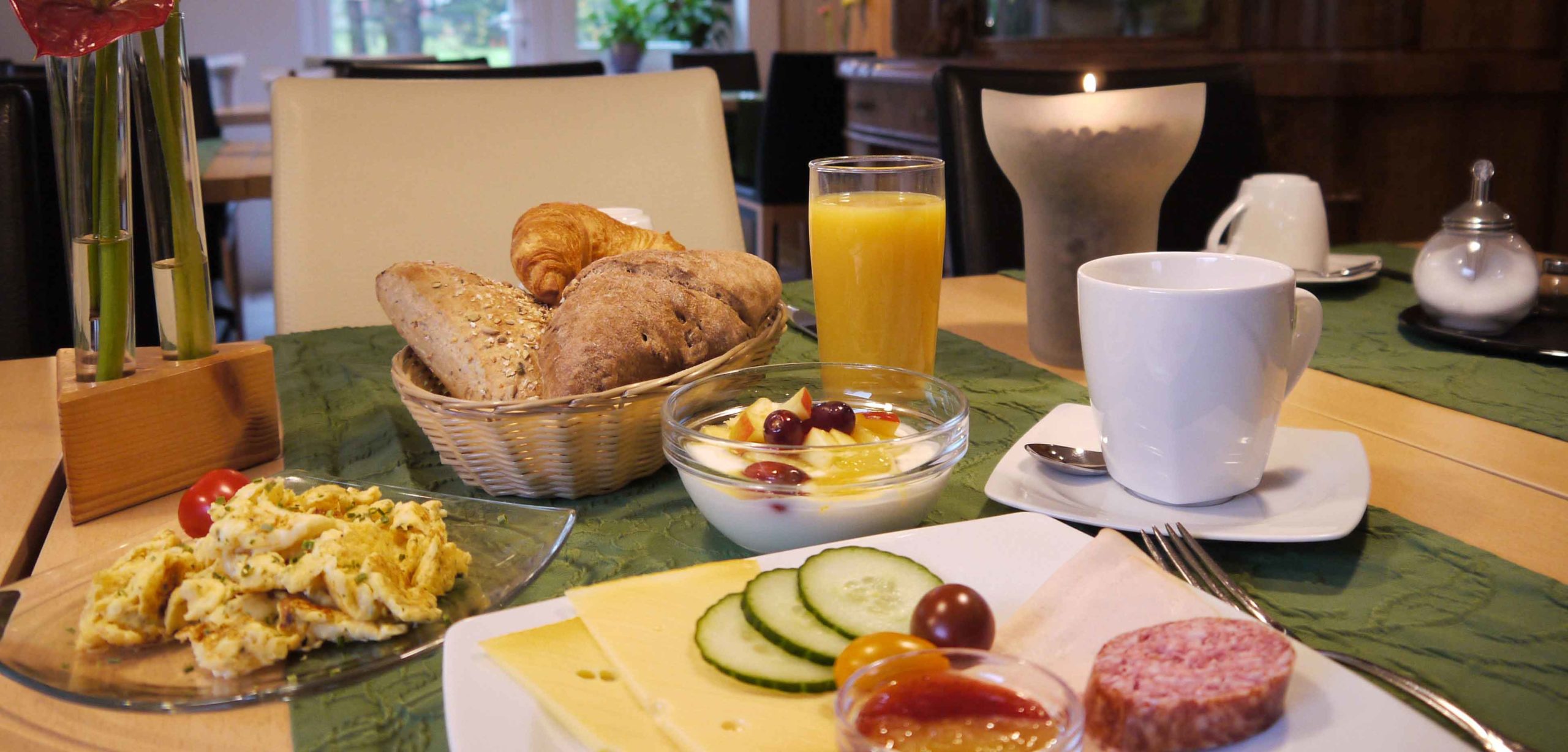 Reichhaltiges Frühstücksbuffet